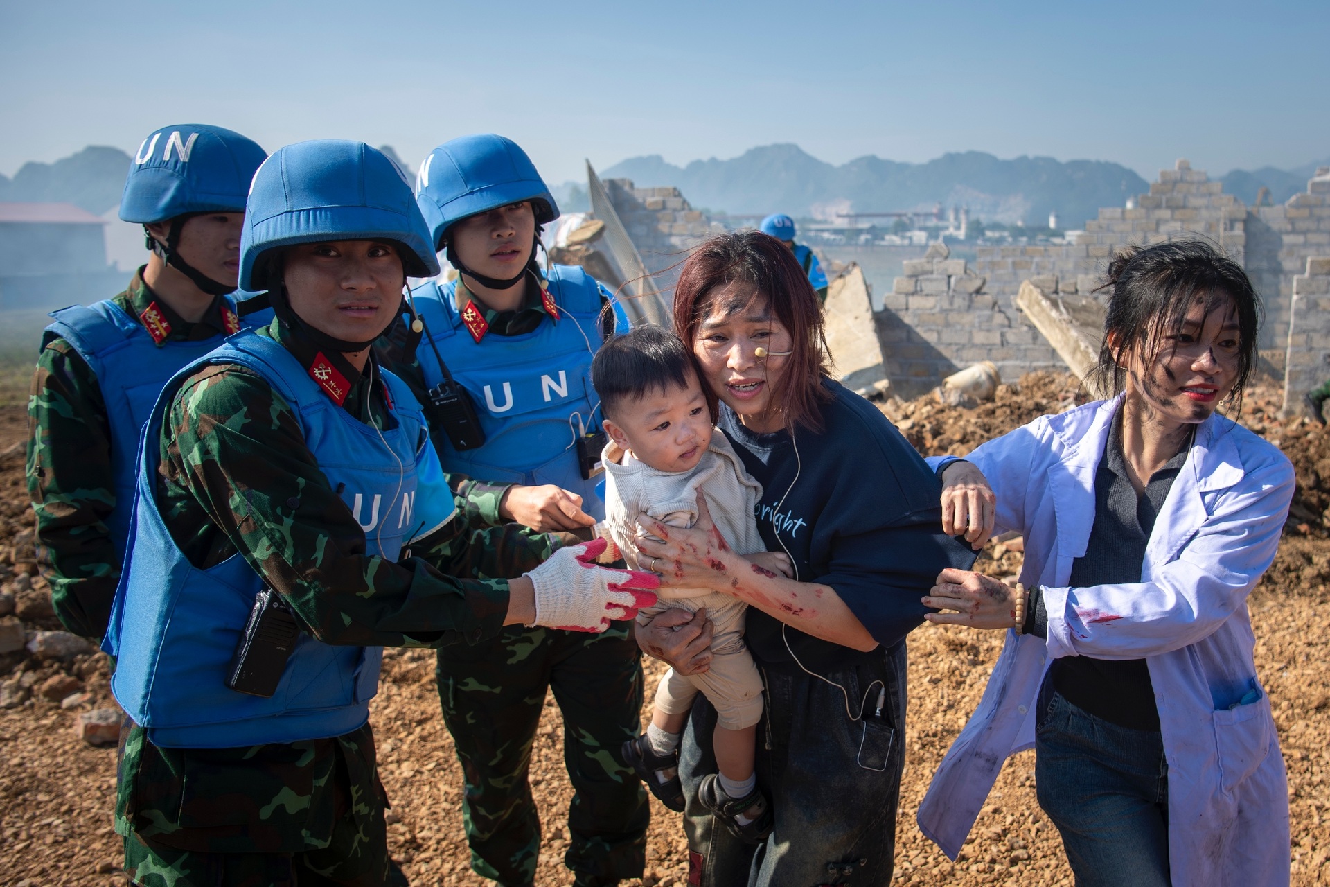 Việt Nam - Ấn Độ diễn tập cứu trợ nạn nhân động đất - 12 Việt Nam - Ấn Độ diễn tập cứu trợ nạn nhân động đất - 12