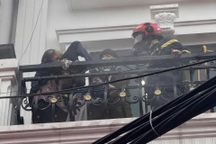 Giải cứu 3 người mắc kẹt trong vụ cháy nhà 6 tầng ở Hải Phòng