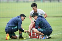 Quyết đấu CLB Viettel, HLV Kiatisuk nhận tin không vui từ Tuấn Anh