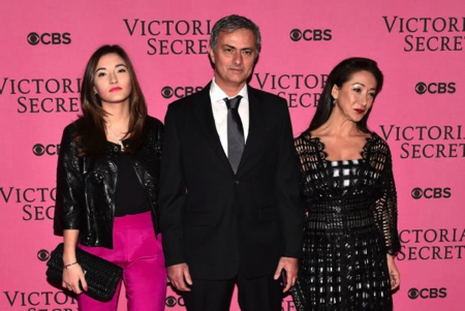 Người vợ thuỷ chung, xinh đẹp đứng sau thành công của HLV Mourinho - 1 Người vợ thuỷ chung, xinh đẹp đứng sau thành công của HLV Mourinho - 1