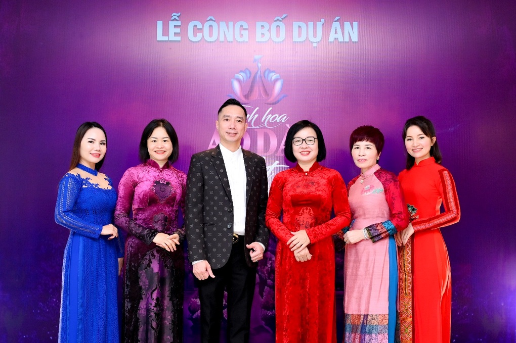 NTK Đỗ Trịnh Hoài Nam làm sống dậy nét thời thượng trong áo dài - 3 NTK Đỗ Trịnh Hoài Nam làm sống dậy nét thời thượng trong áo dài - 3