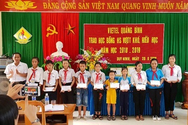 Quảng Bình: Học bổng ‘Vì em hiếu học’ mang niềm vui đến 520 học sinh nghèo