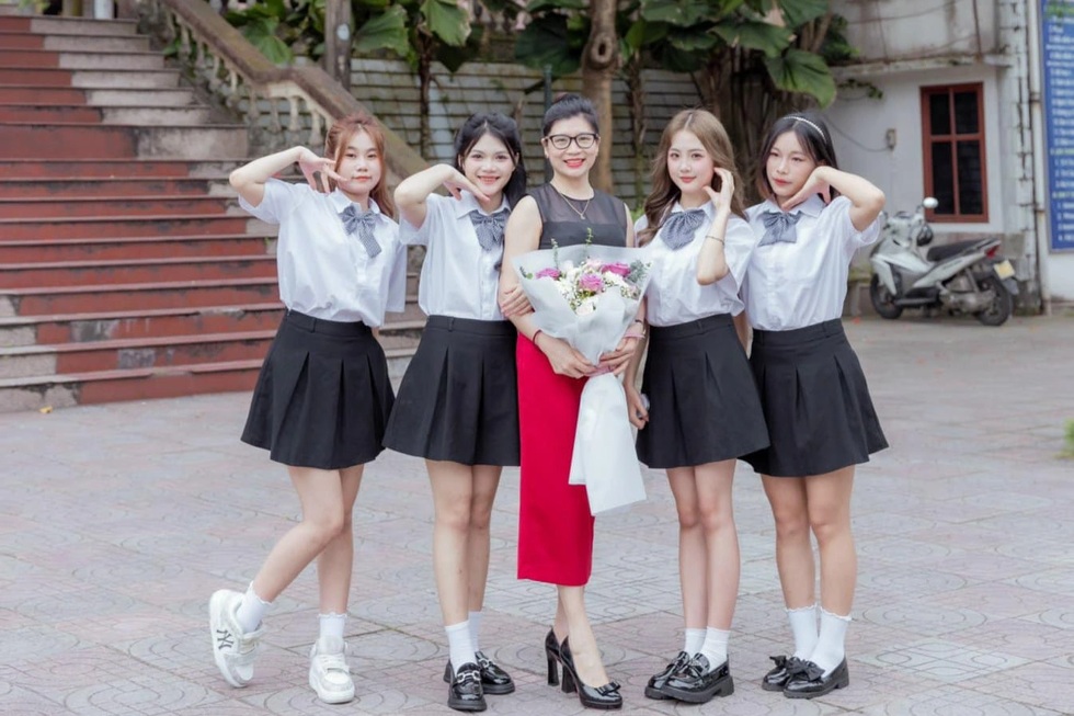 Cô gái xinh đẹp đổi đời nhờ được người lạ nhận nuôi sau một cuộc điện thoại - 3 Cô gái xinh đẹp đổi đời nhờ được người lạ nhận nuôi sau một cuộc điện thoại - 3