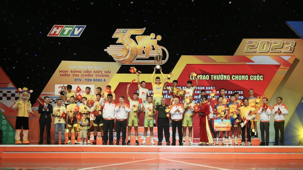 Kết thúc giải xe đạp xuyên Việt: Petr Rikunov lập kỷ lục mới - 2 Kết thúc giải xe đạp xuyên Việt: Petr Rikunov lập kỷ lục mới - 2