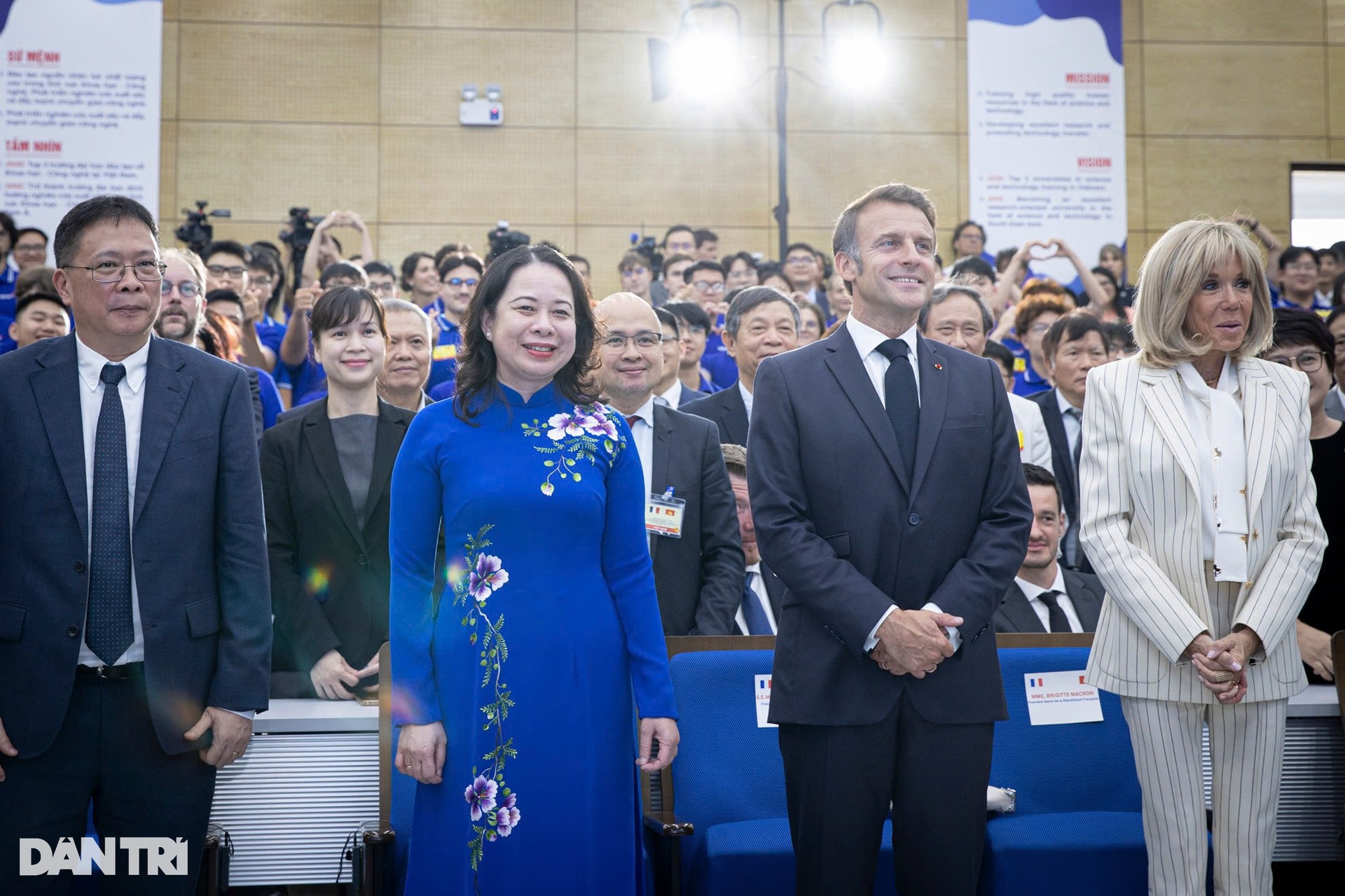 Tổng thống Pháp Emmanuel Macron giao lưu với sinh viên Việt Nam - 1 Tổng thống Pháp Emmanuel Macron giao lưu với sinh viên Việt Nam - 1