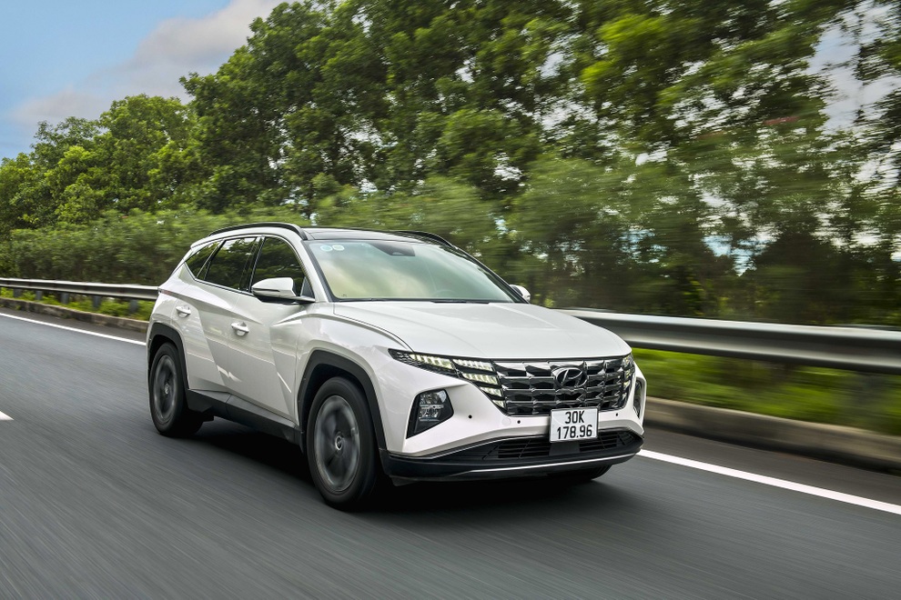 Khám phá Hyundai Tucson 2025: Nội thất bóng bẩy, hứa hẹn hút khách Việt - 20 Khám phá Hyundai Tucson 2025: Nội thất bóng bẩy, hứa hẹn hút khách Việt - 20