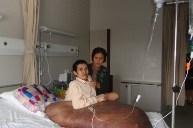 Bướu khổng lồ trên cơ thể anh Hải có nguy cơ “tái sinh”