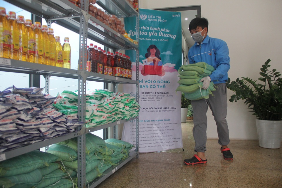 “Siêu thị 0 đồng” - Siêu thị hạnh phúc của người nghèo! - 1 “Siêu thị 0 đồng” - Siêu thị hạnh phúc của người nghèo! - 1