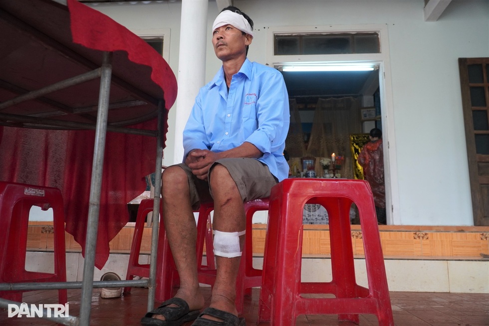 Người mẹ bất lực nhìn con trai bị lũ cuốn trôi trong lúc xung kích cứu hộ - 4 Người mẹ bất lực nhìn con trai bị lũ cuốn trôi trong lúc xung kích cứu hộ - 4