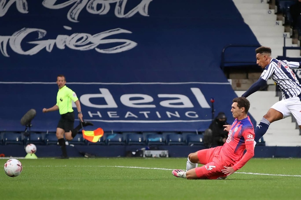 Sai lầm của trọng tài giúp Chelsea thoát thua West Brom - 5 Sai lầm của trọng tài giúp Chelsea thoát thua West Brom - 5