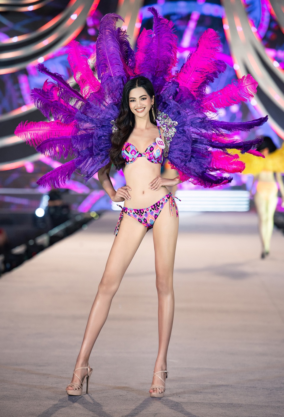 Trần Tiểu Vy, Phương Nga và Thúy An cùng Top 35 trình diễn bikini nóng bỏng - 16 Trần Tiểu Vy, Phương Nga và Thúy An cùng Top 35 trình diễn bikini nóng bỏng - 16