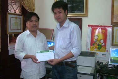 Nước mắt người cha có con mắc bệnh tim ngày nhận quà 