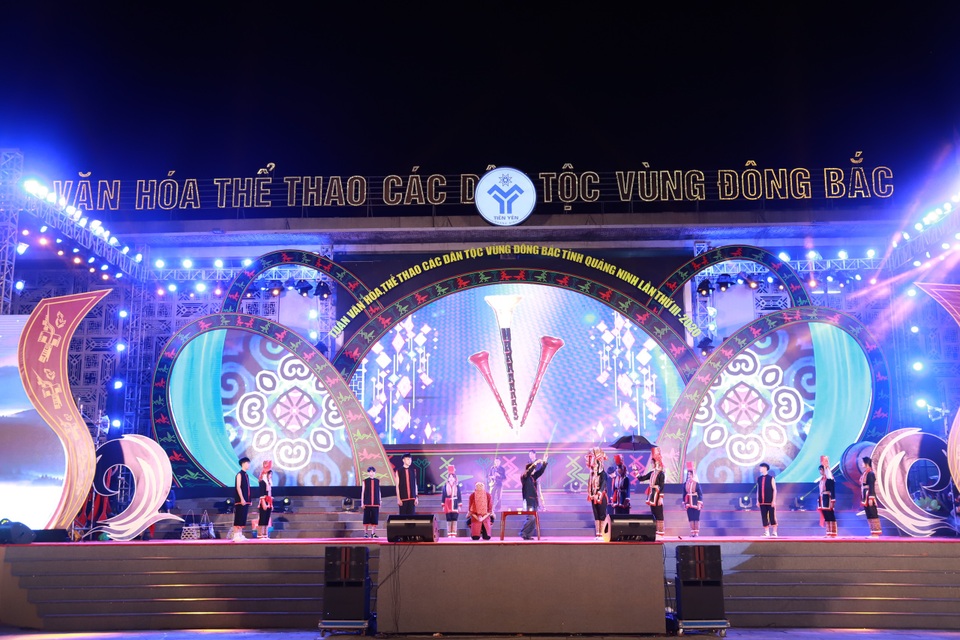 Hàng nghìn người đến với Tuần Văn hóa, thể thao các dân tộc vùng Đông Bắc - 1 Hàng nghìn người đến với Tuần Văn hóa, thể thao các dân tộc vùng Đông Bắc - 1