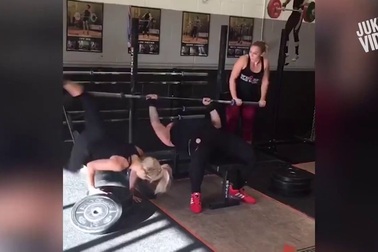 Những tai nạn hài hước trong lúc tập thể hình