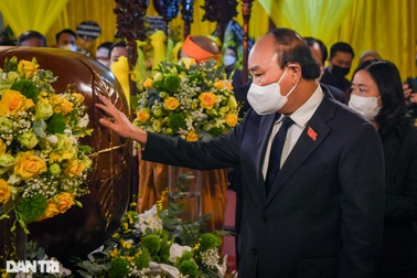 Chủ tịch nước Nguyễn Xuân Phúc dự lễ viếng Đại lão hòa thượng Thích Phổ Tuệ