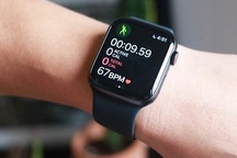 Apple Watch bị dính lỗi sạc pin, sẽ được sửa miễn phí