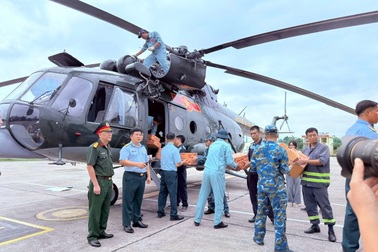 Quân đội điều trực thăng cứu trợ vùng lụt ở Lạng Sơn, Cao Bằng