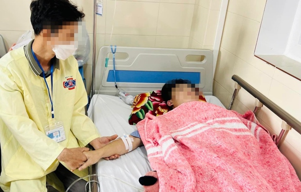 Đi chăm bố điều trị ung thư, con trai cả cũng phát hiện mắc ung thư gan - 1 Đi chăm bố điều trị ung thư, con trai cả cũng phát hiện mắc ung thư gan - 1