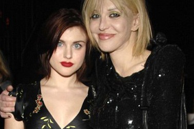 Con gái Courtney Love không muốn sống cùng mẹ