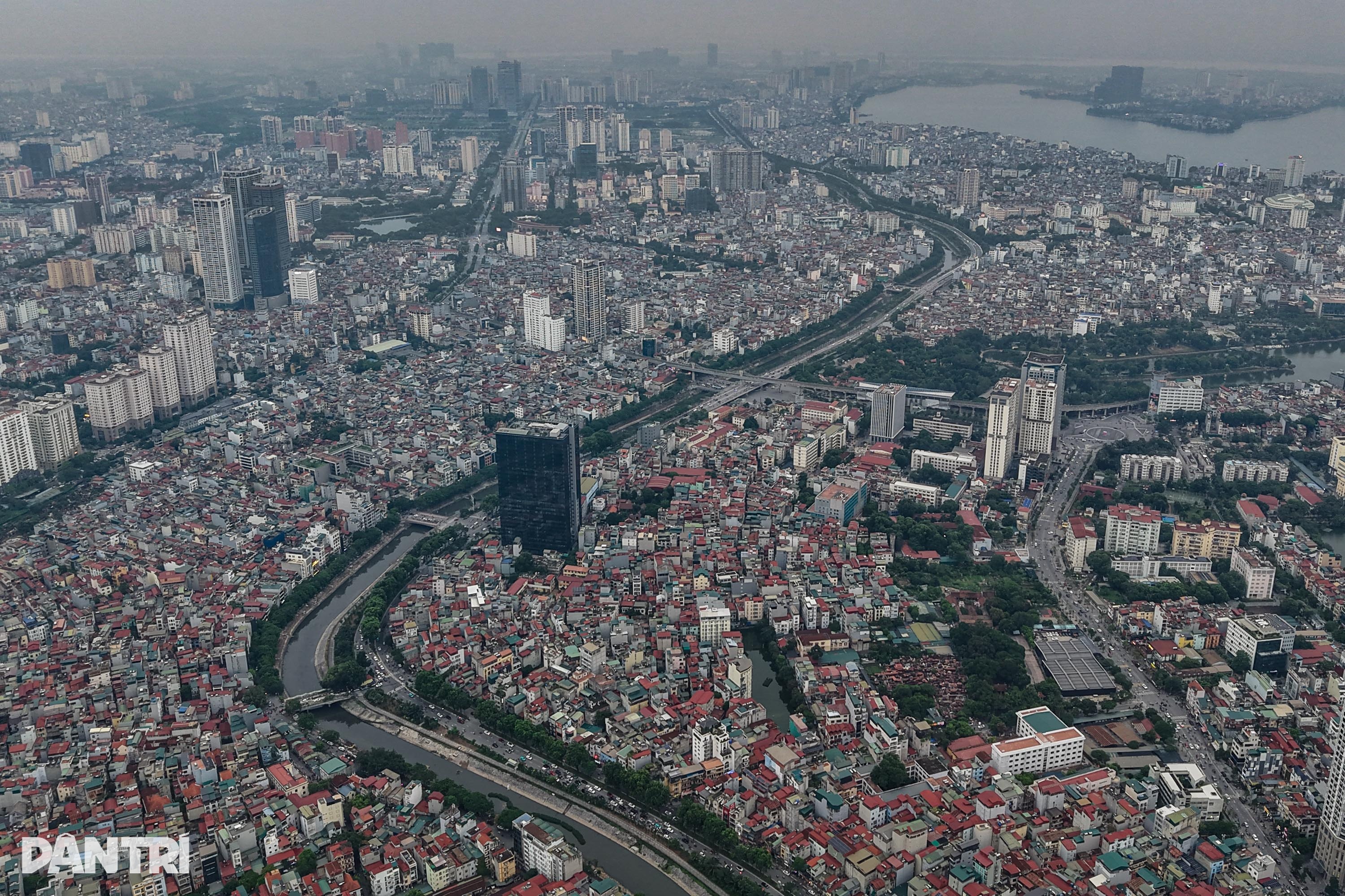 Cảnh tượng đặc biệt sau mấy chục năm mới xuất hiện trên sông Tô Lịch - 1