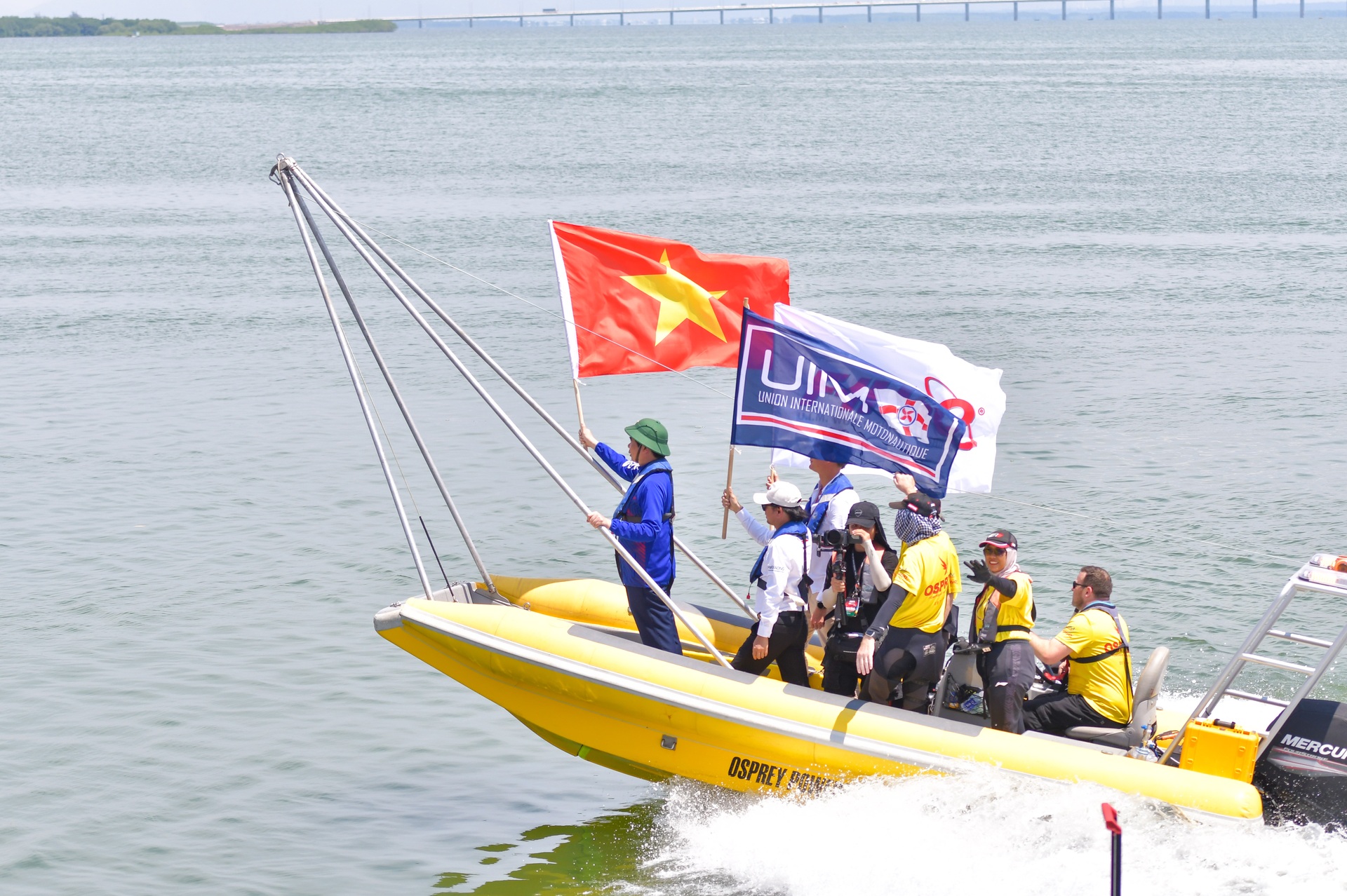 Hai tay đua F1H20 đội Việt Nam chia nhau về nhất, nhì vòng nước rút - 1 Hai tay đua F1H20 đội Việt Nam chia nhau về nhất, nhì vòng nước rút - 1