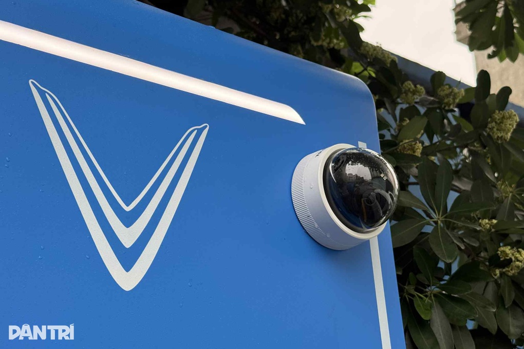 VinFast bắt đầu lắp trạm đổi pin xe máy điện, thao tác nhanh ngang đổ xăng? - 2 VinFast bắt đầu lắp trạm đổi pin xe máy điện, thao tác nhanh ngang đổ xăng? - 2