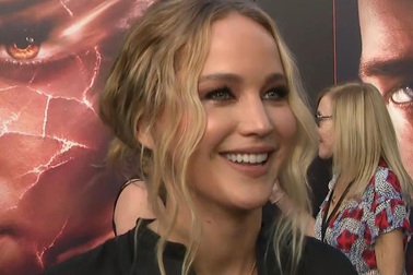 Jennifer Lawrence hết lời ca ngợi bạn trai