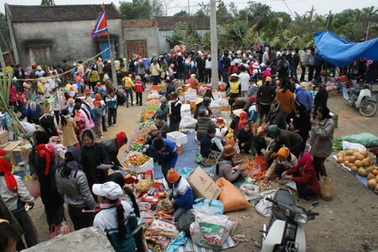 Độc đáo phiên chợ Thiều cầu may