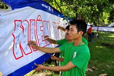 Hàng ngàn sinh viên ĐH Đà Nẵng tuyên truyền an toàn giao thông
