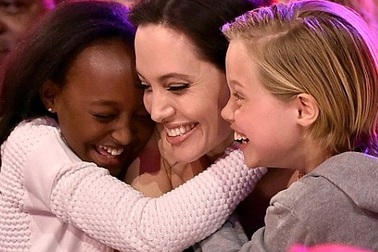 Liệu Angelina Jolie có cho con gái nuôi gặp lại mẹ đẻ?
