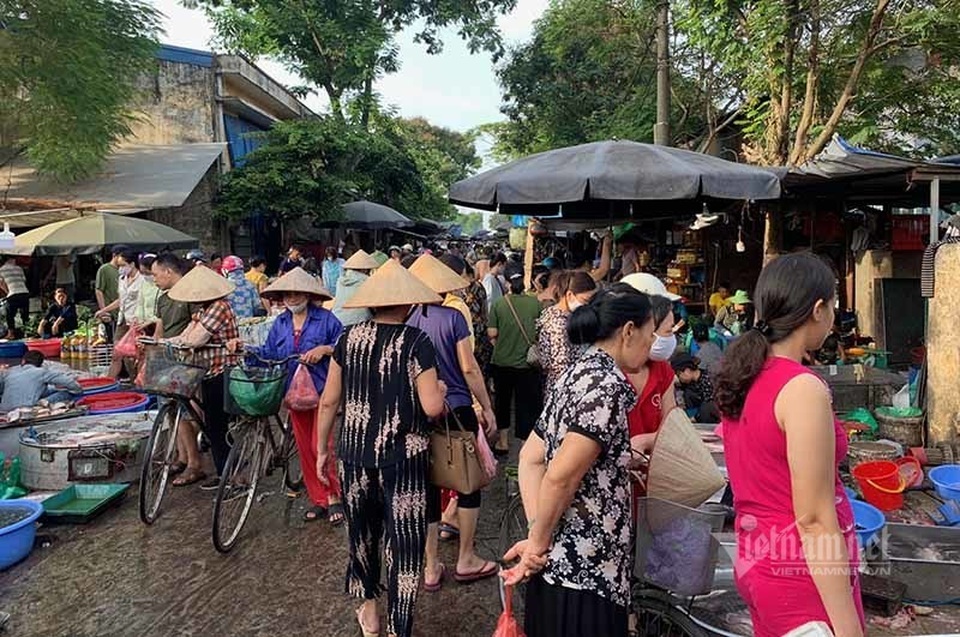 Cạn tiền bị tiểu thương chém giá đắt, dân dậy sớm đi chợ đầu mối - 1 Cạn tiền bị tiểu thương chém giá đắt, dân dậy sớm đi chợ đầu mối - 1