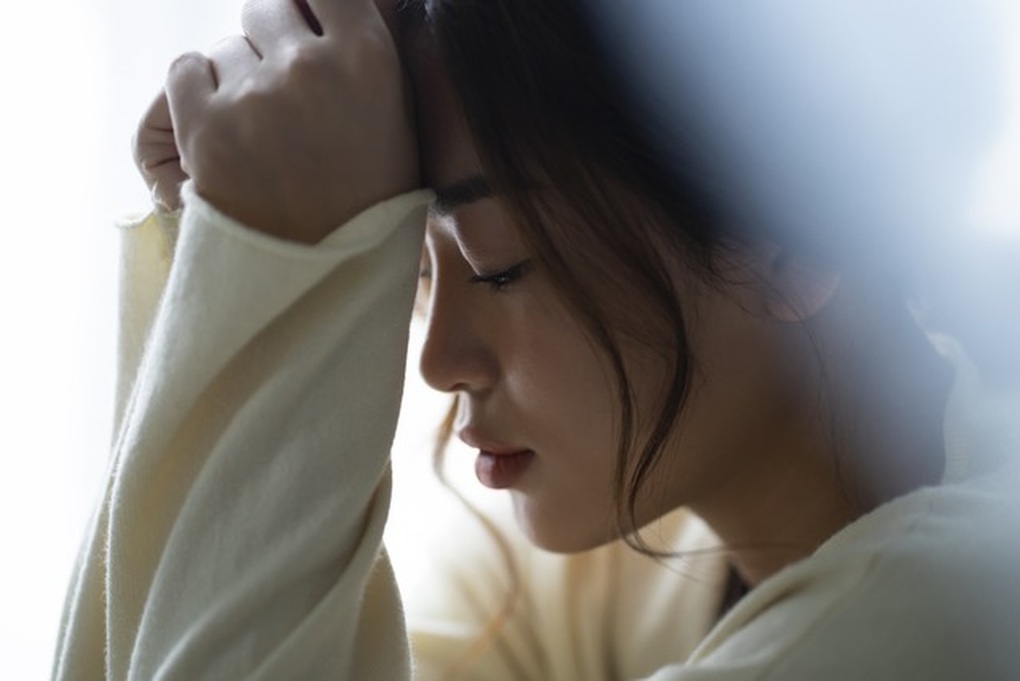 Chồng để ảnh chụp thân mật với nhân tình làm hình nền điện thoại - 1 Chồng để ảnh chụp thân mật với nhân tình làm hình nền điện thoại - 1