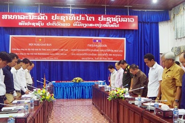 Phút mặc niệm Chủ tịch nước Trần Đại Quang trên nước bạn Lào