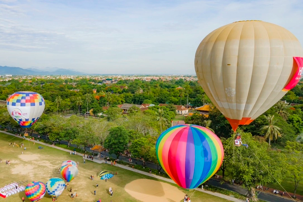 Trải nghiệm ngắm thành phố biển Quy Nhơn trên khinh khí cầu khổng lồ - 1 Trải nghiệm ngắm thành phố biển Quy Nhơn trên khinh khí cầu khổng lồ - 1