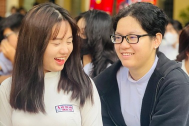 Nữ sinh lo phải ra nước ngoài kiếm tiền từ nghề bị ví "giỏi nói đạo lý"