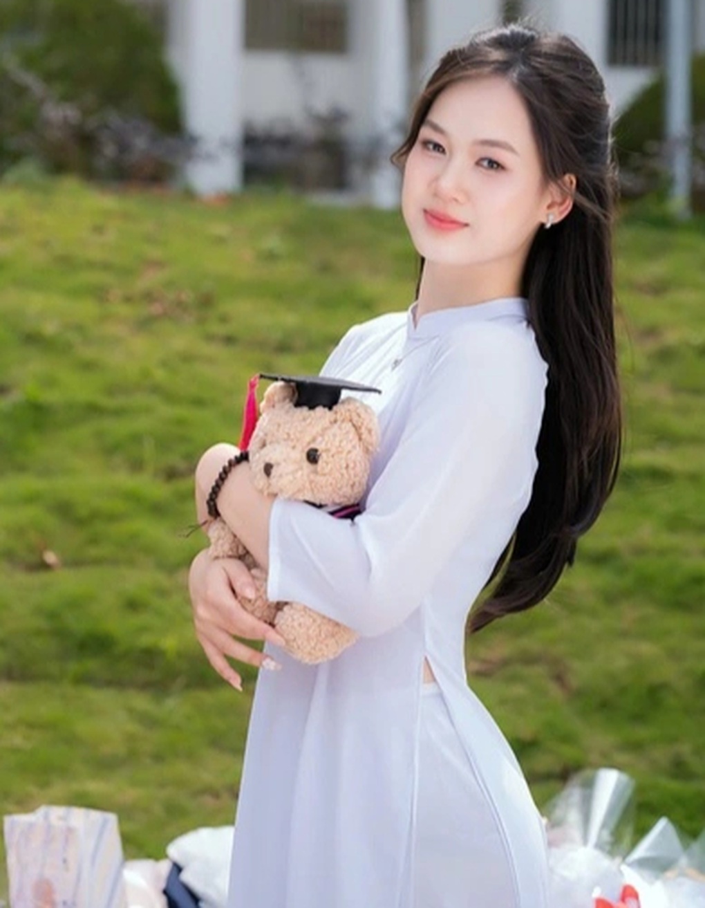 Thủ khoa tốt nghiệp gây sốt vì xinh đẹp tiếp tục là thủ khoa Ngoại thương - 2 Thủ khoa tốt nghiệp gây sốt vì xinh đẹp tiếp tục là thủ khoa Ngoại thương - 2