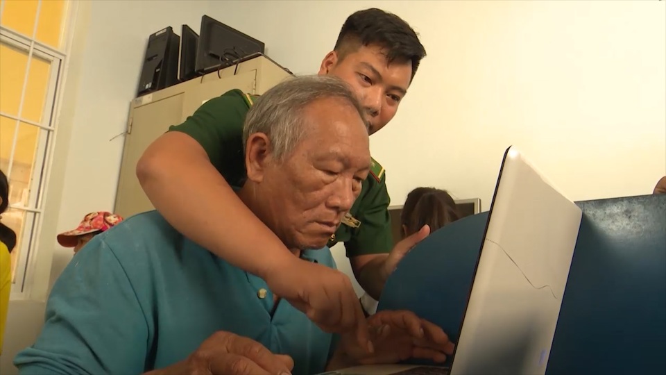 Chiến sĩ biên phòng mở lớp dạy nghề cho dân nghèo xã đảo - 9 Chiến sĩ biên phòng mở lớp dạy nghề cho dân nghèo xã đảo - 9