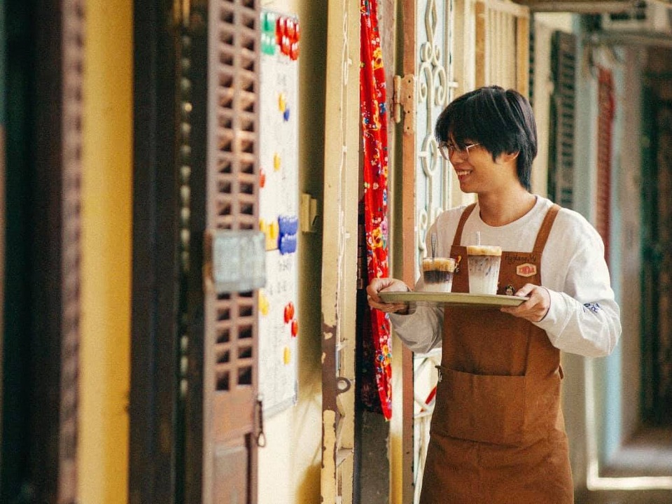 Quán cà phê ở khu tập thể cũ, cất giữ khoảng trời tuổi thơ của bao người - 1 Quán cà phê ở khu tập thể cũ, cất giữ khoảng trời tuổi thơ của bao người - 1