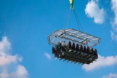 Khám phá "chuyến bay" khỏa thân đầu tiên trên thế giới