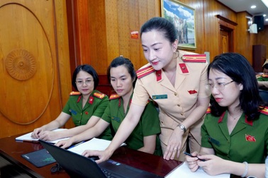 Công an Hà Nội vận hành phần mềm tra cứu giấy phép lái xe