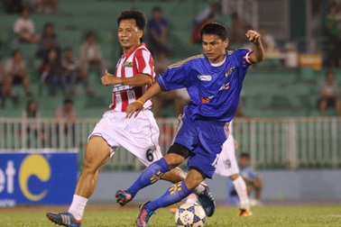 Kiatisuk tái ngộ Đỗ Khải, Huỳnh Đức gặp lại Niweat trên sân