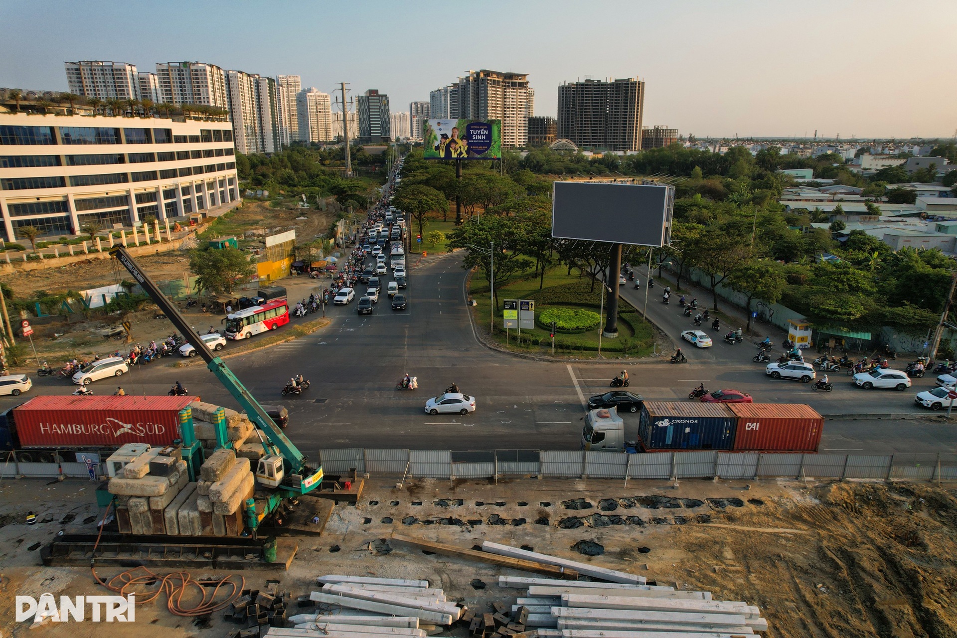 Kẹt xe kéo dài khi đóng nút giao Nguyễn Văn Linh - Nguyễn Hữu Thọ - 3 Kẹt xe kéo dài khi đóng nút giao Nguyễn Văn Linh - Nguyễn Hữu Thọ - 3