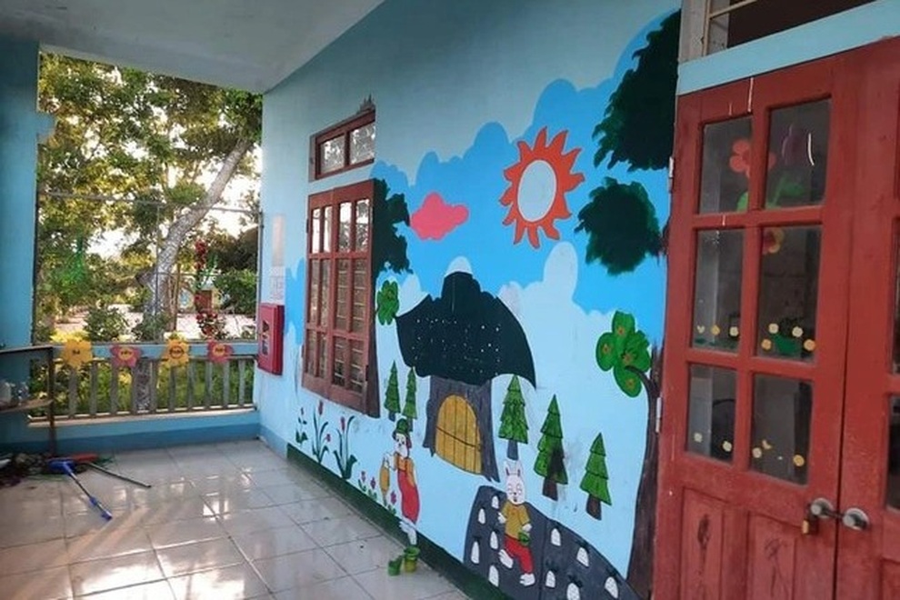 Thầy giáo lột xác tường bong tróc thành bích họa tại khu cách ly - 4 Thầy giáo lột xác tường bong tróc thành bích họa tại khu cách ly - 4