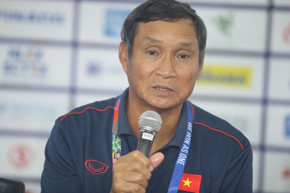 HLV Mai Đức Chung: “Thái Lan là đội mạnh, nhưng đội nữ Việt Nam sẽ quyết thắng” - 2 HLV Mai Đức Chung: “Thái Lan là đội mạnh, nhưng đội nữ Việt Nam sẽ quyết thắng” - 2