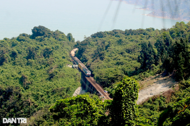 Tàu du lịch Huế - Đà Nẵng giảm giá vé cho đối tượng chính sách