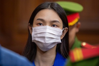 Luật sư nói Hoa hậu Thùy Tiên chỉ nhận gần 7 triệu đồng từ bán kẹo Kera