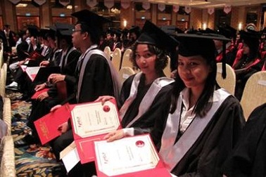 Nhận bằng Thạc sỹ của Anh chỉ sau một năm học ở Việt Nam