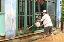 Người dân Quảng Nam tất bật dọn dẹp sau cơn lũ