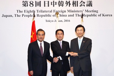 Ngoại trưởng Trung, Nhật, Hàn nhóm họp để thảo luận một loạt chủ đề “nóng”