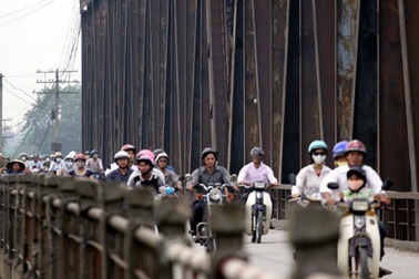 Cầu Đuống “nhẹ tênh” trong ngày đầu phân luồng